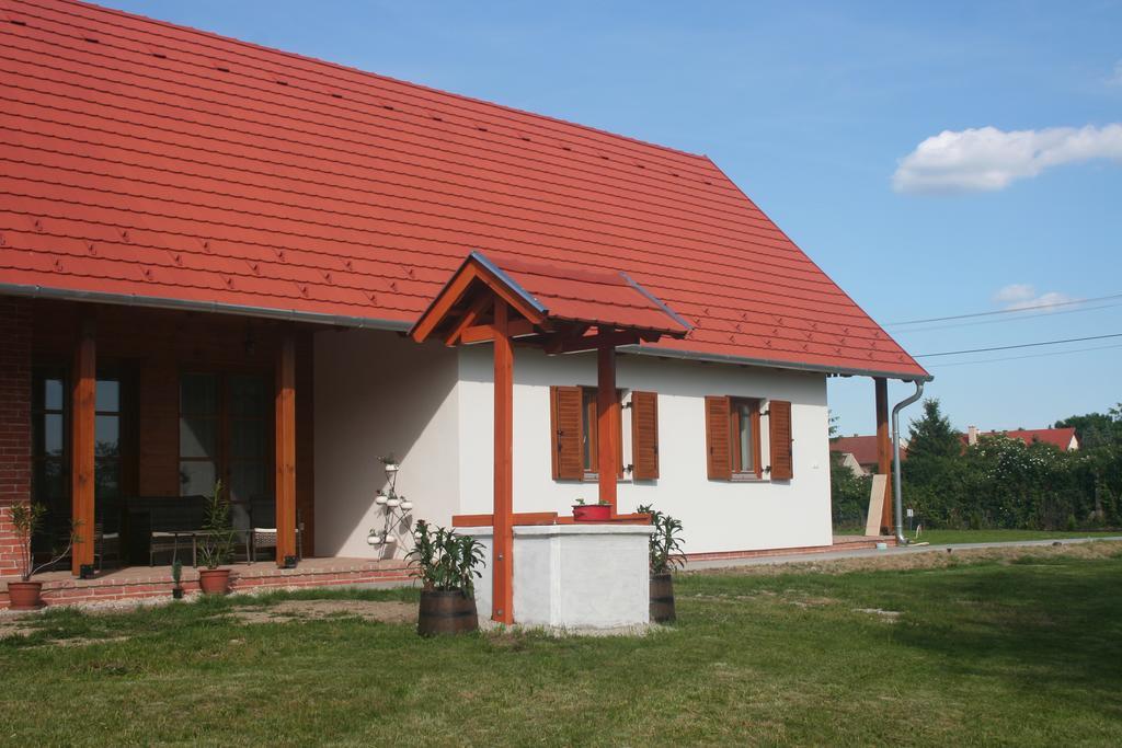 Malomko Apartman Zsira Buitenkant foto