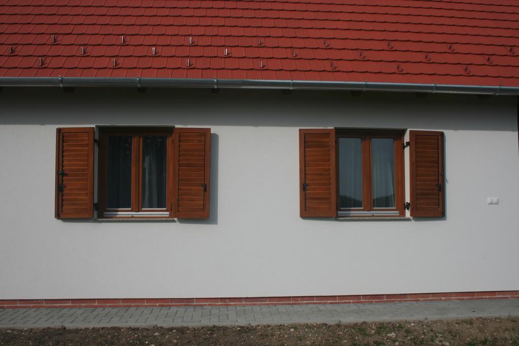 Malomko Apartman Zsira Buitenkant foto