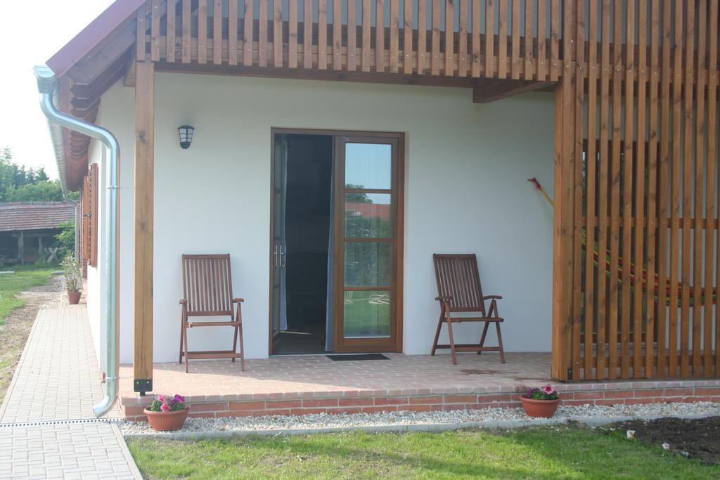 Malomko Apartman Zsira Buitenkant foto