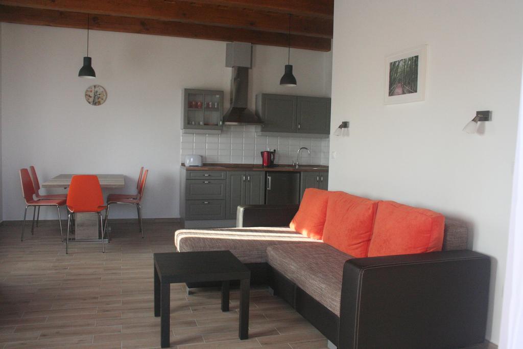 Malomko Apartman Zsira Buitenkant foto