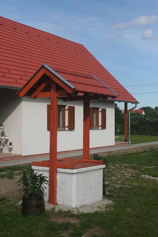 Malomko Apartman Zsira Buitenkant foto