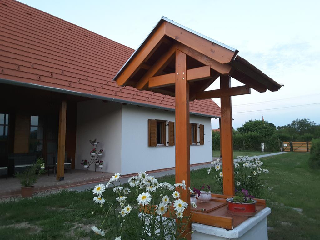 Malomko Apartman Zsira Buitenkant foto