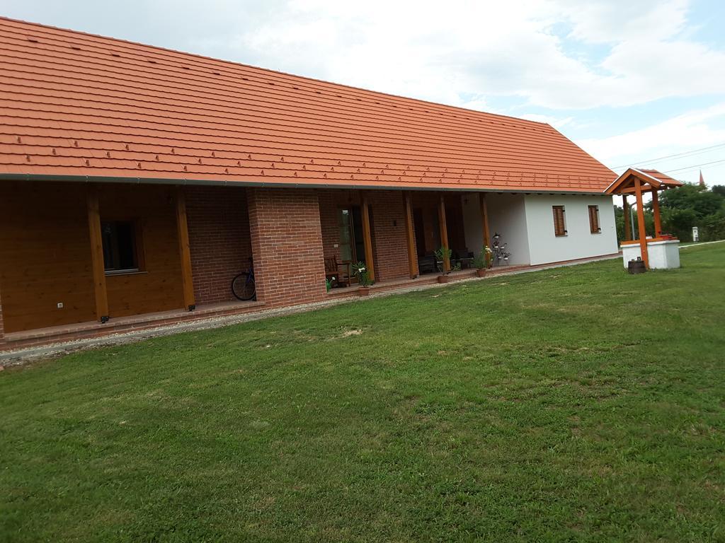 Malomko Apartman Zsira Buitenkant foto