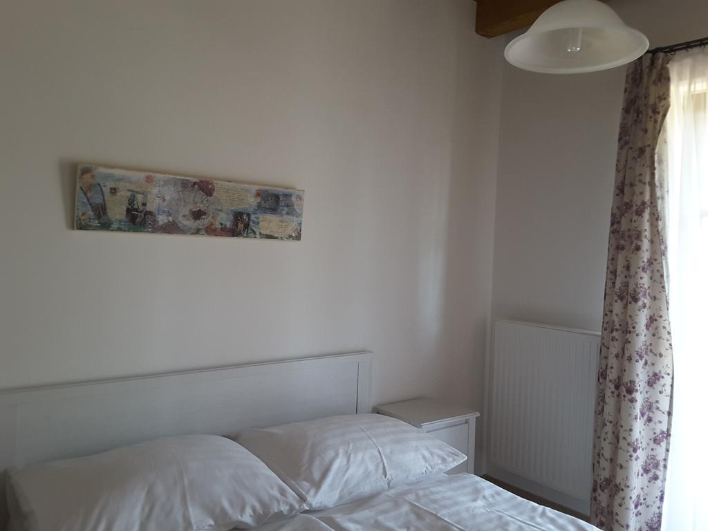 Malomko Apartman Zsira Buitenkant foto